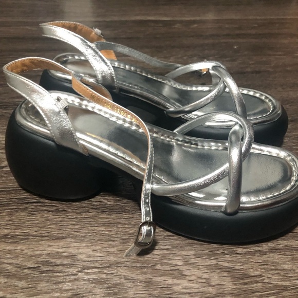 Silver Metallic Chunky Platform Heels Ankle Strap Sandals Size 7.5 - Picture 3 of 7